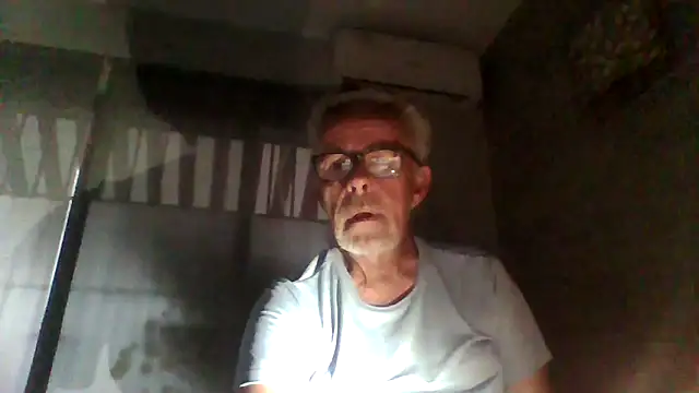 tuggy59 online show from November 16, 2025, 6:41 am