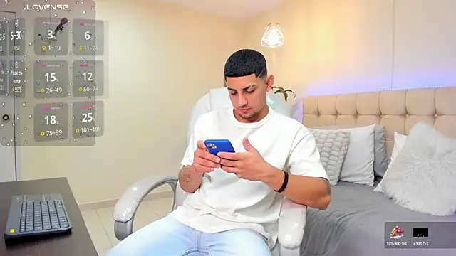 Alex cute77 online show from March 5, 2025, 12:22 pm