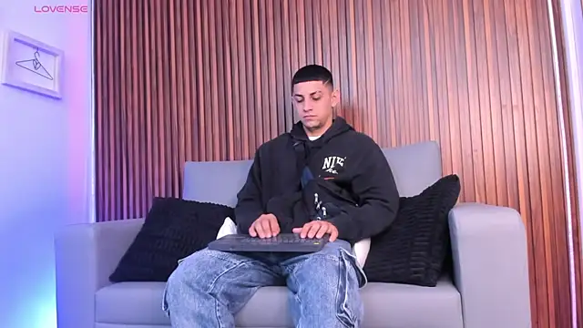 Alex cute77 online show from February 9, 2026, 11:36 am