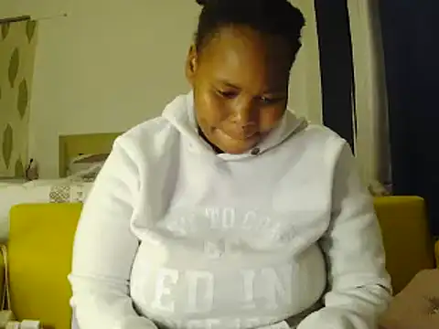Snapshot of Real1SweetQueen chatting on July 13, 2026, 3:37 pm Real1SweetQueen online show from July 13, 2026, 3:37 pm