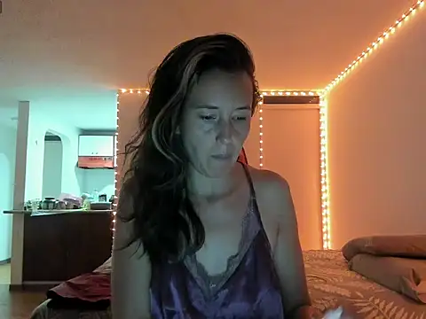 zoe jeane beker online show from May 12, 2026, 2:08 am