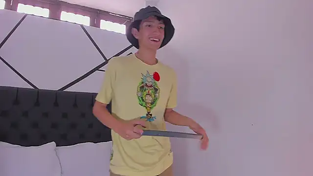 DereckCooperr online show from February 10, 2025, 8:53 pm