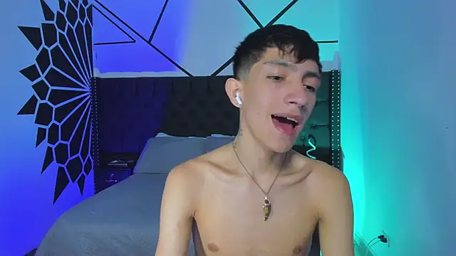 DereckCooperr online show from March 3, 2025, 11:03 pm