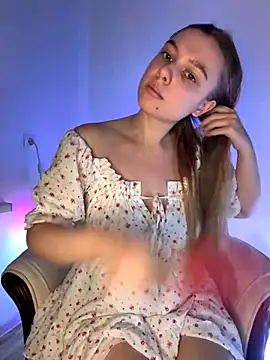 Snapshot of freiiaflower chatting on November 1, 2025, 5:26 pm freiiaflower online show from November 1, 2025, 5:26 pm