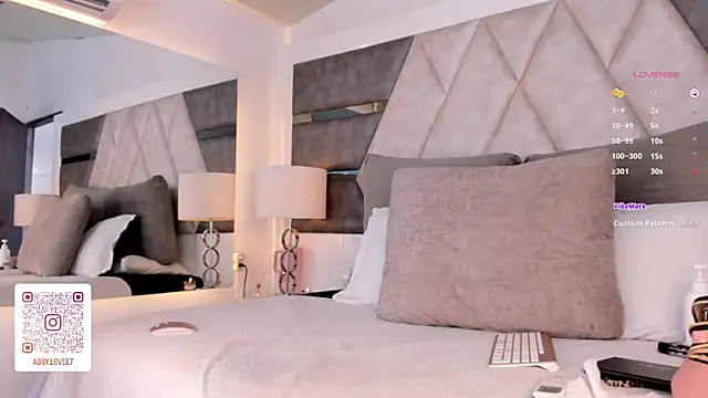 Gabbyy  online show from February 12, 2025, 6:19 pm