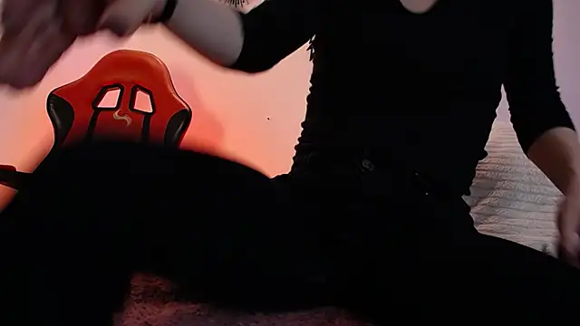 Katy Van online show from November 13, 2025, 8:41 pm