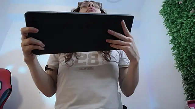 Katy Van online show from December 19, 2025, 9:44 pm