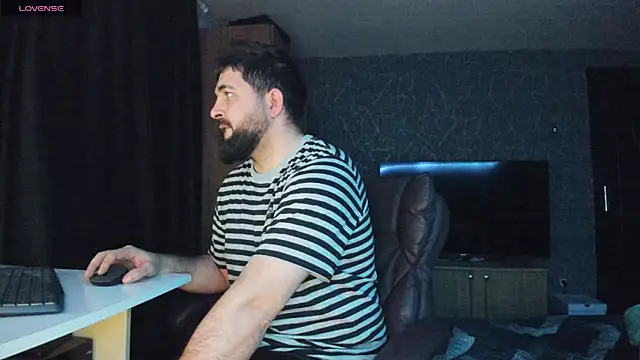 Snapshot of Eduu2322 chatting on January 1, 2025, 10:03 pm Eduu2322 online show from January 1, 2025, 10:03 pm