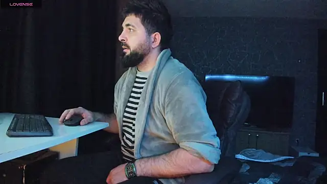 Snapshot of Eduu2322 chatting on January 2, 2025, 1:06 am Eduu2322 online show from January 2, 2025, 1:06 am