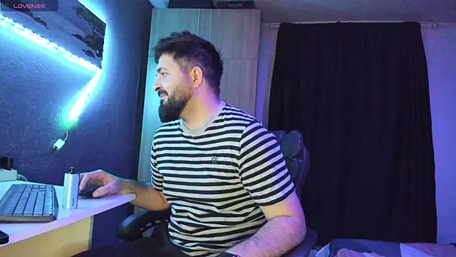 Snapshot of Eduu2322 chatting on February 27, 2025, 10:53 pm Eduu2322 online show from February 27, 2025, 10:53 pm