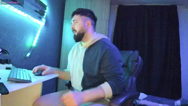 Snapshot of Eduu2322 chatting on March 13, 2025, 9:48 pm Eduu2322 online show from March 13, 2025, 9:48 pm