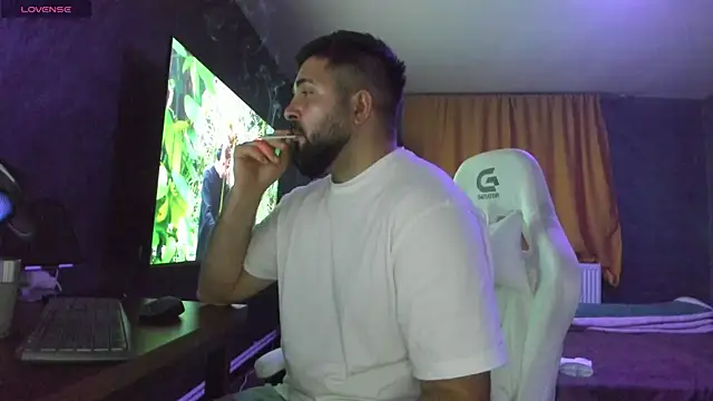 Snapshot of Eduu2322 chatting on November 10, 2025, 10:31 pm Eduu2322 online show from November 10, 2025, 10:31 pm