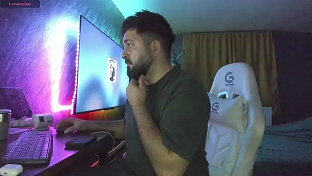 Snapshot of Eduu2322 chatting on February 4, 2026, 10:36 pm Eduu2322 online show from February 4, 2026, 10:36 pm