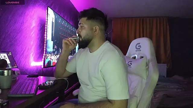 Snapshot of Eduu2322 chatting on February 12, 2026, 10:16 pm Eduu2322 online show from February 12, 2026, 10:16 pm