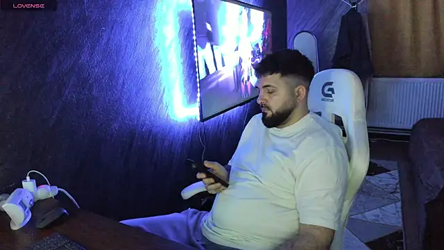 Snapshot of Eduu2322 chatting on April 7, 2026, 11:48 pm Eduu2322 online show from April 7, 2026, 11:48 pm