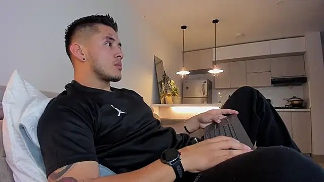 Chriskyle  online show from December 3, 2024, 11:11 am