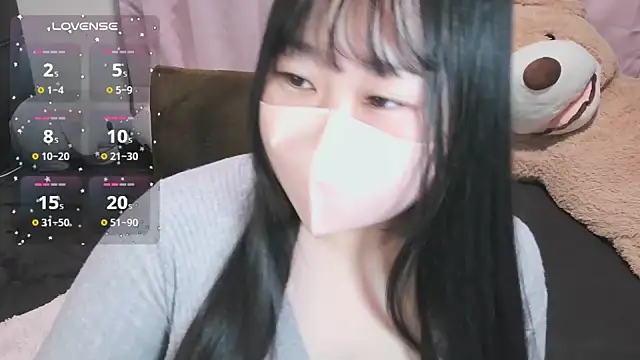 yuinyan3150 online show from December 18, 2025, 9:43 pm