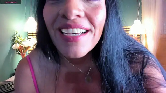 Snapshot of Luisa_Sweet2 chatting on October 9, 2025, 2:26 pm Luisa Sweet2 online show from October 9, 2025, 2:26 pm