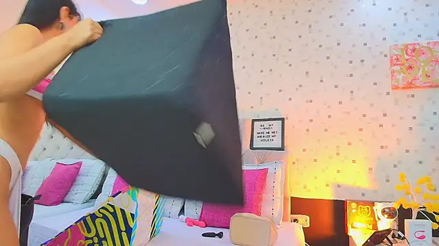 JulietaReyess online show from October 2, 2025, 11:50 am