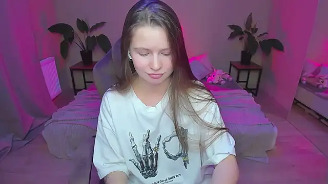 Snapshot of HelloRoxy chatting on December 20, 2024, 12:41 am HelloRoxy online show from December 20, 2024, 12:41 am