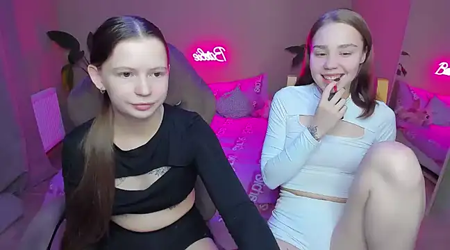 Snapshot of HelloRoxy chatting on January 9, 2025, 4:30 am HelloRoxy online show from January 9, 2025, 4:30 am