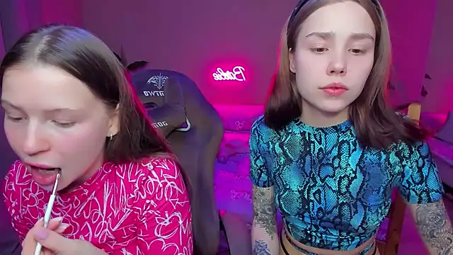 Snapshot of HelloRoxy chatting on January 12, 2025, 7:42 pm HelloRoxy online show from January 12, 2025, 7:42 pm