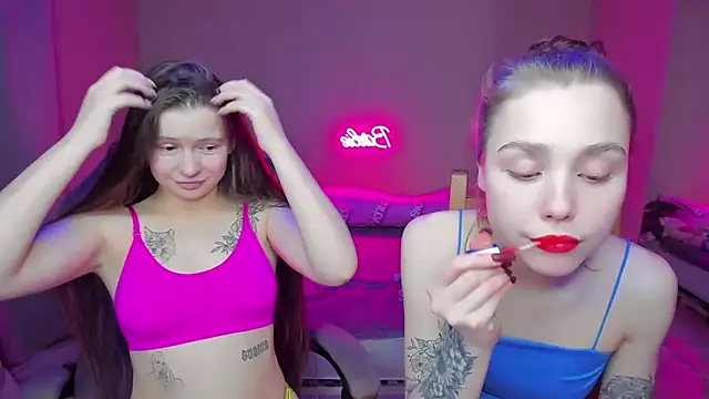 Snapshot of HelloRoxy chatting on January 21, 2025, 7:39 pm HelloRoxy online show from January 21, 2025, 7:39 pm