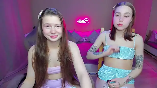 Snapshot of HelloRoxy chatting on January 25, 2025, 6:46 pm HelloRoxy online show from January 25, 2025, 6:46 pm