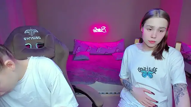 Snapshot of HelloRoxy chatting on January 30, 2025, 11:02 pm HelloRoxy online show from January 30, 2025, 11:02 pm