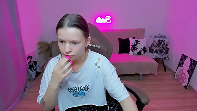 Snapshot of HelloRoxy chatting on September 28, 2025, 6:57 pm HelloRoxy online show from September 28, 2025, 6:57 pm