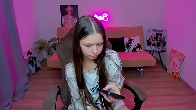 Snapshot of HelloRoxy chatting on October 26, 2025, 6:14 pm HelloRoxy online show from October 26, 2025, 6:14 pm