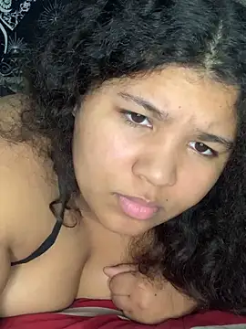 Snapshot of KittyLoroi chatting on October 19, 2025, 4:02 am KittyLoroi online show from October 19, 2025, 4:02 am