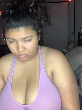KittyLoroi online show from May 6, 2026, 4:01 pm