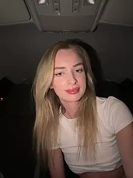 Snapshot of EvieEvans chatting on January 23, 2025, 9:18 pm EvieEvans online show from January 23, 2025, 9:18 pm