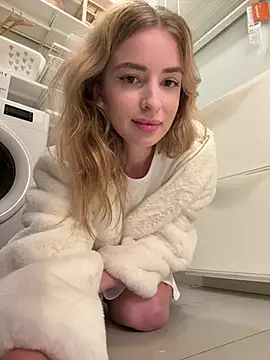 Snapshot of EvieEvans chatting on February 12, 2025, 4:22 pm EvieEvans online show from February 12, 2025, 4:22 pm