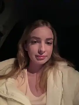 Snapshot of EvieEvans chatting on February 14, 2025, 9:53 pm EvieEvans online show from February 14, 2025, 9:53 pm