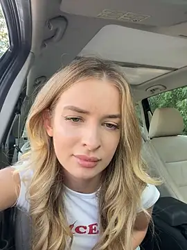 Snapshot of EvieEvans chatting on July 19, 2026, 2:54 pm EvieEvans online show from July 19, 2026, 2:54 pm