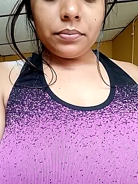 stefanie010 online show from May 8, 2026, 3:17 pm