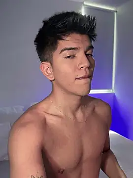 santiago 01 online show from February 2, 2025, 9:45 pm