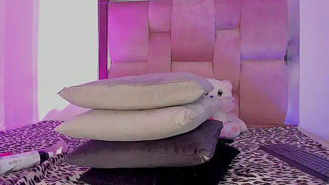 Snapshot of emily_lady20 chatting on January 3, 2025, 11:14 am emily lady20 online show from January 3, 2025, 11:14 am