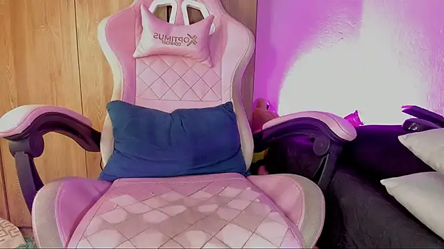 Snapshot of emily_lady20 chatting on February 7, 2025, 9:58 am emily lady20 online show from February 7, 2025, 9:58 am