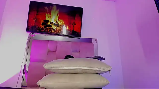 Snapshot of emily_lady20 chatting on February 18, 2025, 10:49 am emily lady20 online show from February 18, 2025, 10:49 am