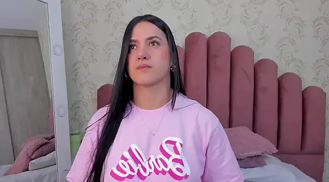 Snapshot of Bella_Fior chatting on January 14, 2025, 12:54 am Bella Fior online show from January 14, 2025, 12:54 am