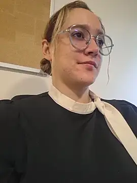 NaomiShimizu online show from April 9, 2026, 7:52 pm