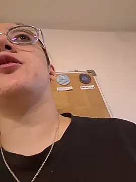 NaomiShimizu online show from April 16, 2026, 8:31 pm