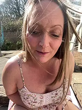 HoneyBluex online show from March 5, 2026, 12:34 pm