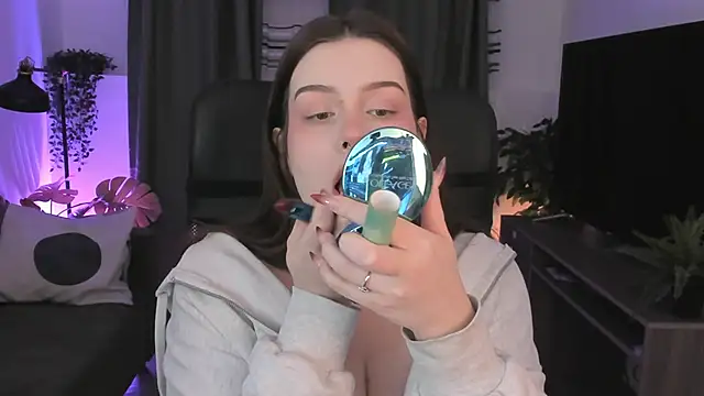 CoralineKeyns online show from March 4, 2025, 5:11 am