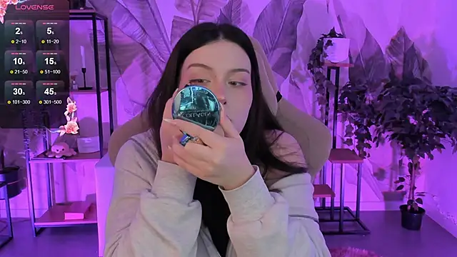 CoralineKeyns online show from September 13, 2025, 5:18 am