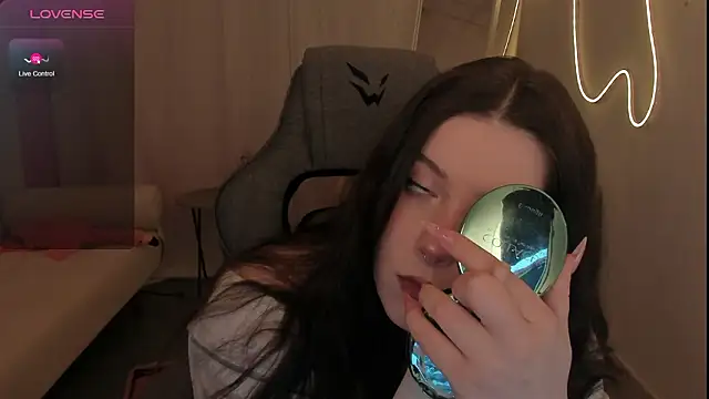 CoralineKeyns online show from February 21, 2026, 3:18 am