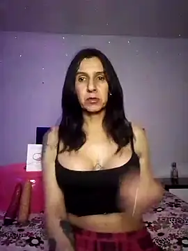 Snapshot of Cameron_puppy chatting on October 22, 2025, 6:35 am Cameron puppy online show from October 22, 2025, 6:35 am